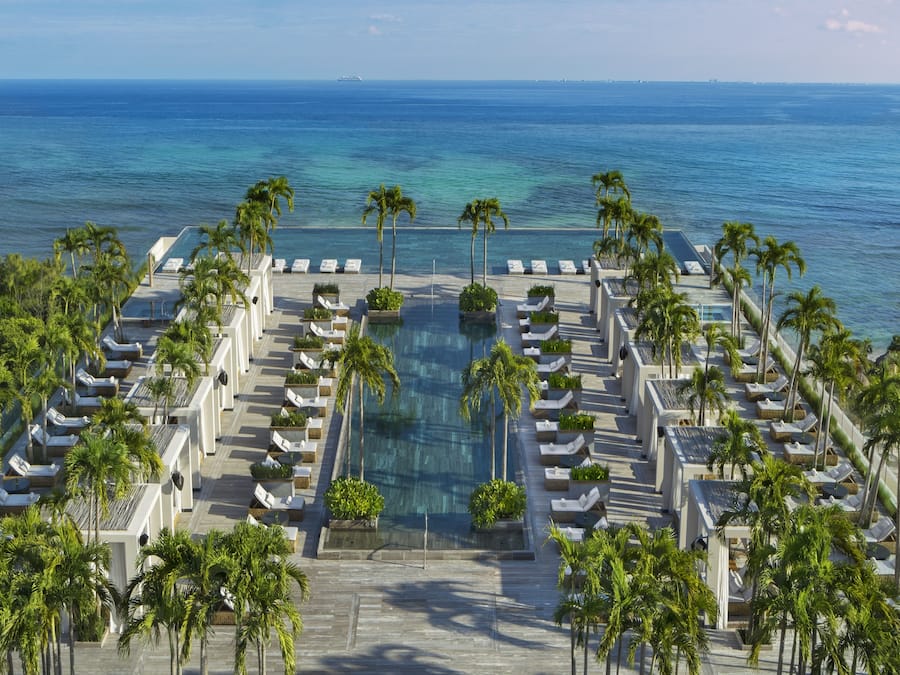 4 outdoor pools, open 8:00 AM to 6:00 PM, pool loungers