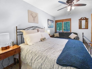3 bedrooms, desk, free WiFi, bed sheets - Mountain condo by Okemo w/ hot tub (Ludlow)