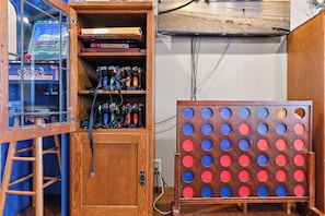 Games room - Lake Home - 6 bedrooms, 4 bath, sleeps 12 guests - also includes 24 foot pontoon boat (Ponto Lake Township)