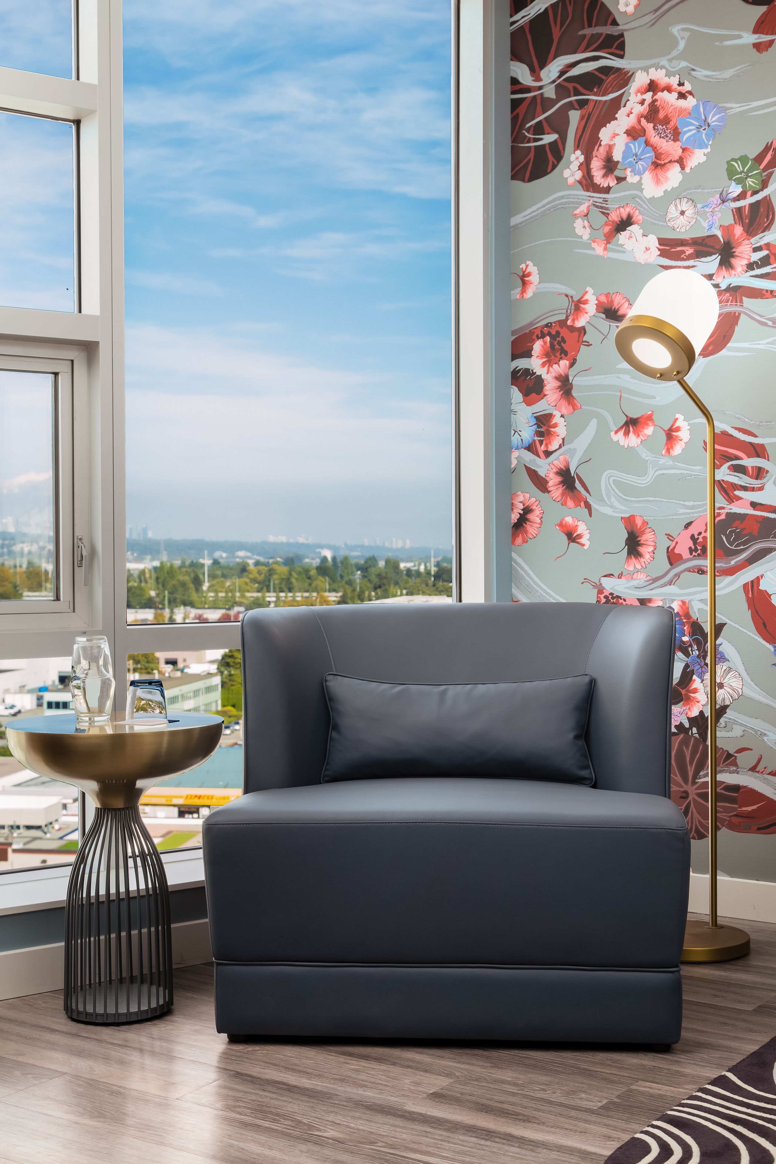 deluxe room, 1 king bed | premium bedding, down duvets, pillow-top beds, minibar