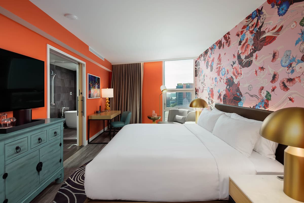Superior Room, 1 King Bed | 1 bedroom, premium bedding, down comforters, pillowtop beds