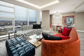 Premier Suite, 2 Bedrooms | Living area | 55-inch Smart TV with digital channels, TV, Netflix - Versante Hotel (Richmond)