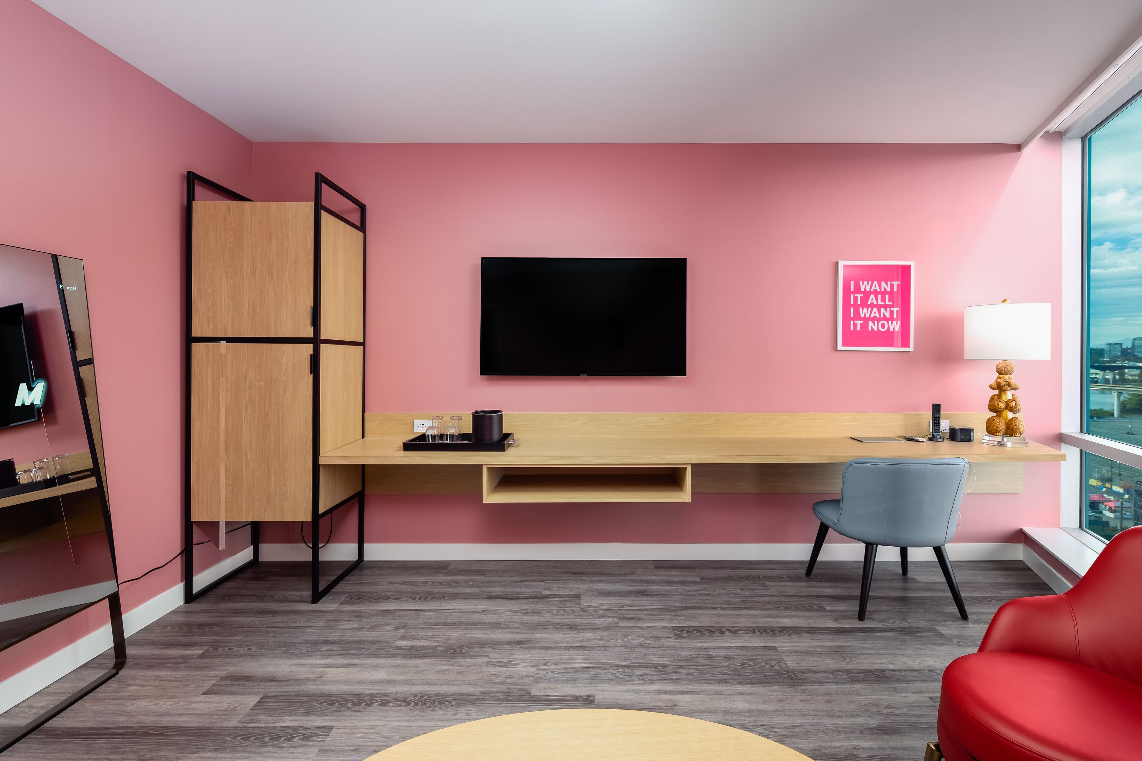 executive suite | living area | 55-inch smart tv with digital channels, tv, netflix