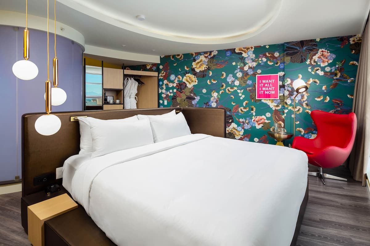 Icon Room, 1 King Bed | 1 bedroom, premium bedding, down comforters, pillowtop beds