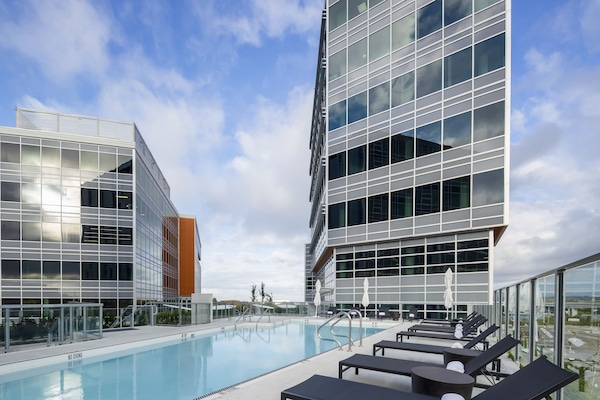 Hồ bơi sân thượng