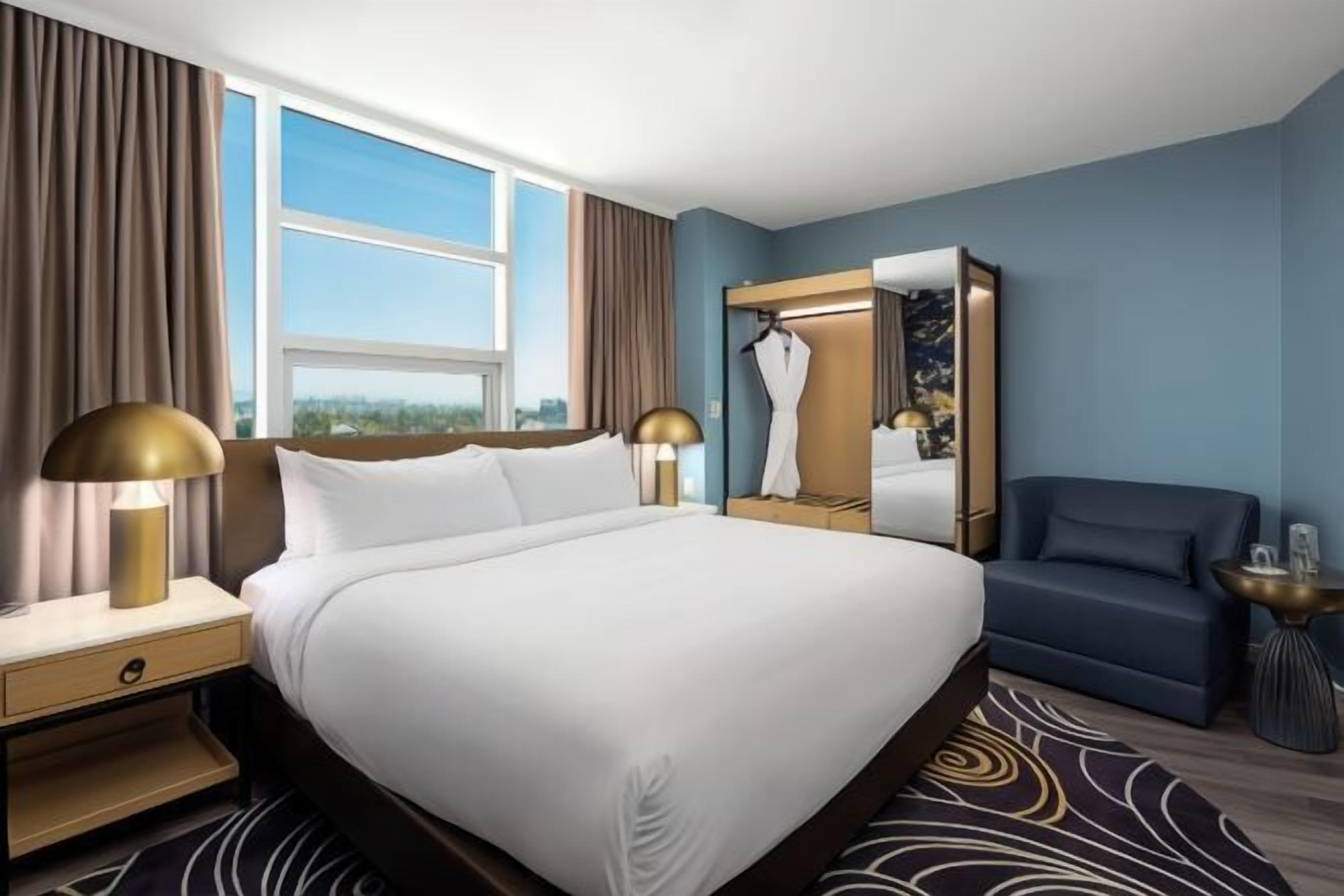 Premium bedding, down duvets, pillow-top beds, minibar