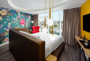 Icon Room, 1 King Bed | Premium bedding, down comforters, pillowtop beds, minibar