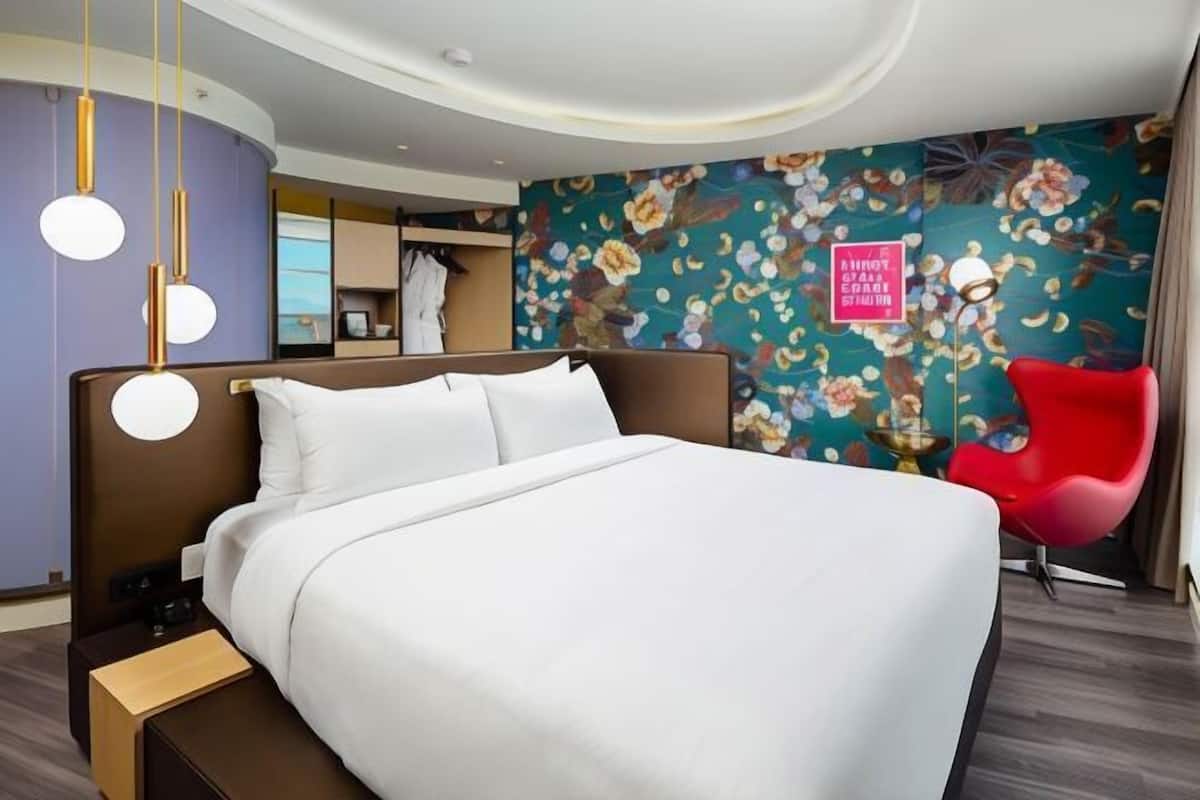 1 bedroom, premium bedding, down comforters, pillowtop beds