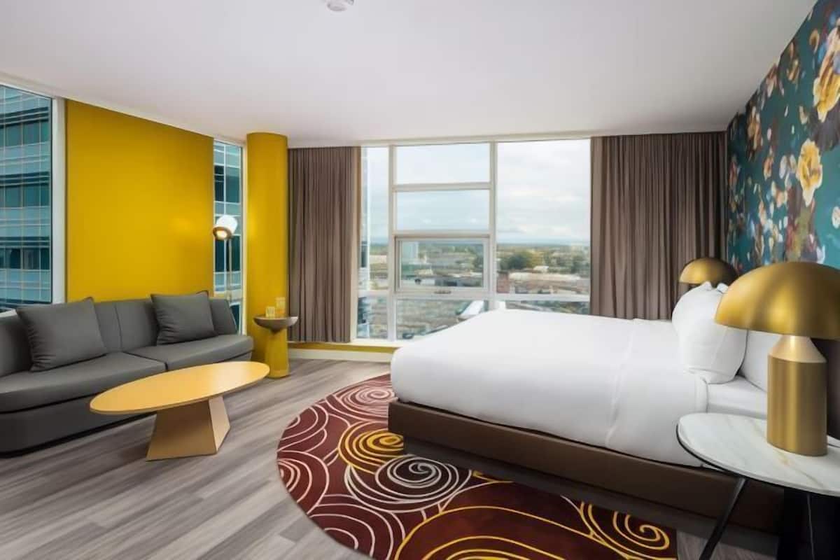 1 bedroom, premium bedding, down comforters, pillowtop beds