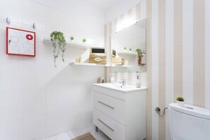 Bathtub, towels - Home2Book Bright Center Santa Cruz, Wifi (Santa Cruz de Tenerife)