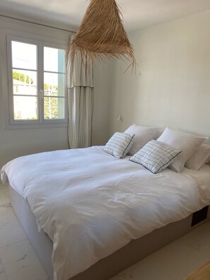 3 bedrooms, in-room safe, iron/ironing board, travel crib