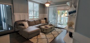 Smart TV, fireplace - Resort Style Living 5 minutes from the beach  (Lantana)