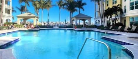 Piscina all'aperto, una piscina riscaldata