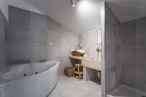 Bathroom - The Island Place, Bol - stunning views spacious seaside apartment (Bol)