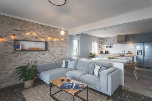 The Island Place, Bol - stunning views spacious seaside apartment