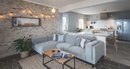 The Island Place, Bol - stunning views spacious seaside apartment