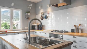 Fridge, microwave, oven, dishwasher