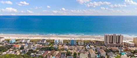 Aan het strand, ligstoelen aan het strand, strandlakens