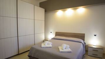 2 chambres, coffres-forts dans les chambres, bureau