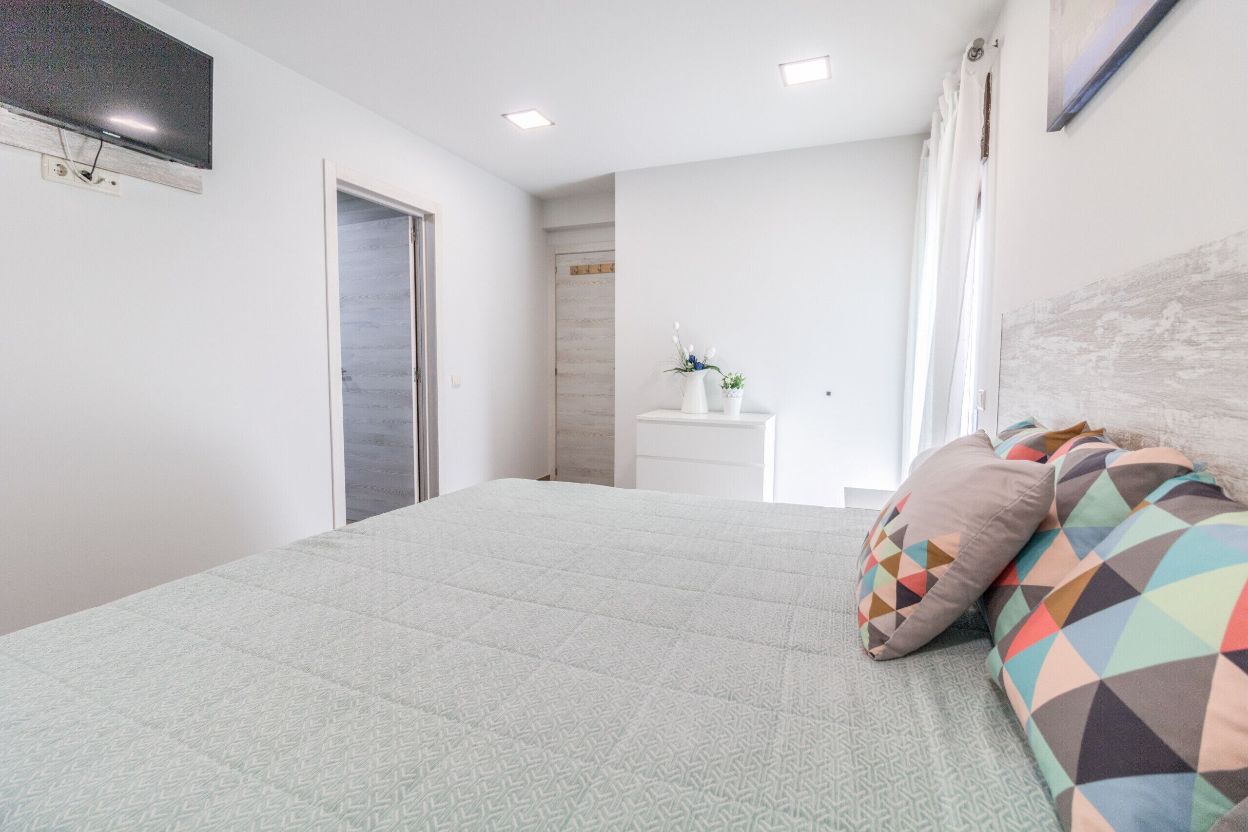 2 bedrooms, iron/ironing board, free WiFi