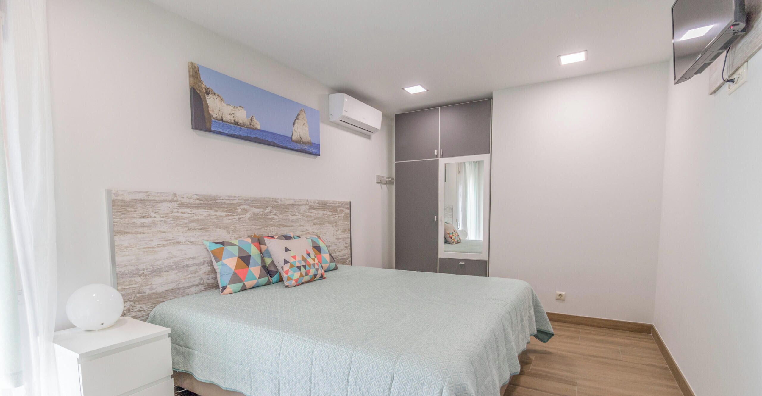 2 bedrooms, iron/ironing board, free WiFi