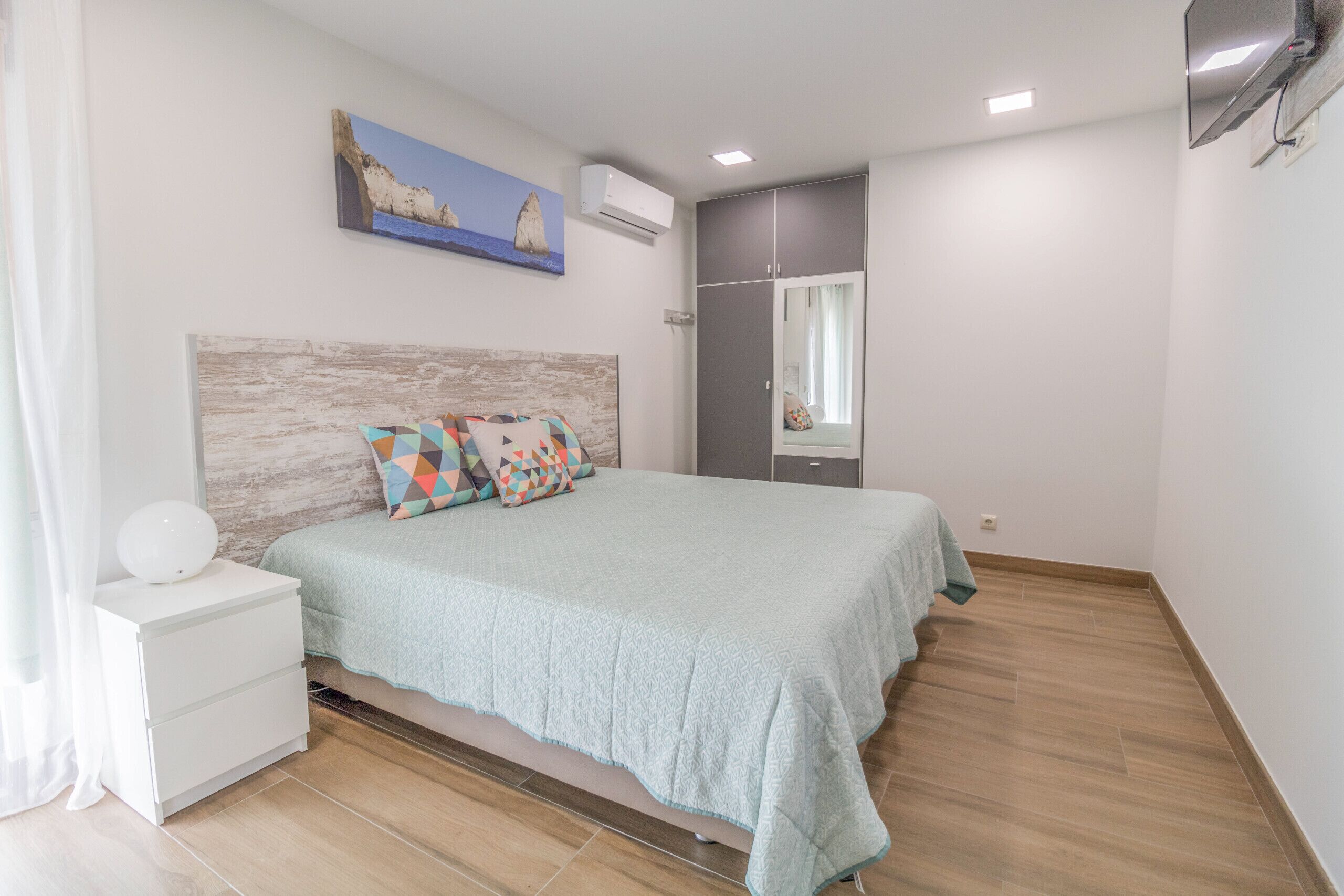 2 bedrooms, iron/ironing board, free WiFi