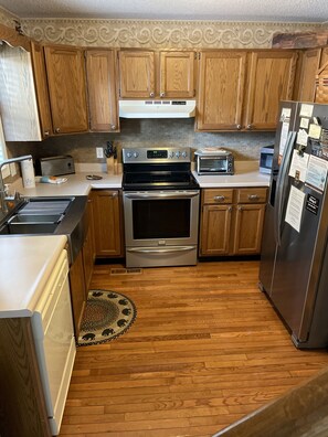 Fridge, microwave, oven, stovetop - CHALET VILLAGE breathtaking view of Gatlinburg and the Smokey’s along tramway. (Gatlinburg)