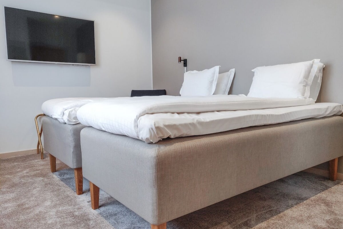 standard twin room | 1 bedroom, premium bedding, minibar, desk