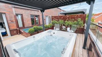 Exclusive Suite | Jetted tub