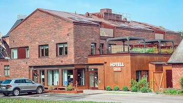 Vista frontal de la propiedad