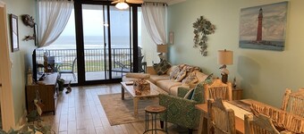 Family Friendly Beautiful Beach Front Unit!