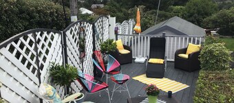 Stylish Studio with Kitchen/ Private Deck/ Sauna & Hot Tub