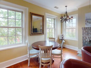 Apartment, Mehrere Betten (Haven on Taylor Unit 4) | 1 Schlafzimmer, laptopgeeigneter Arbeitsplatz, WLAN