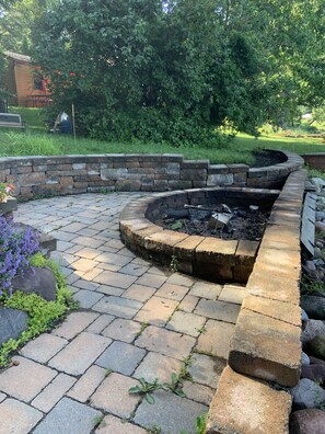 Property grounds - ‘Not To Worry’ Waterfront Home (Wolcott)