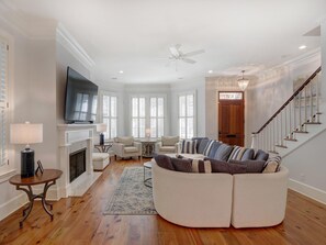 Living room - Walk to Forsyth (Savannah)