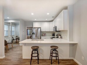 House, Multiple Beds (Hunter's Knoll Garden) | Private kitchen