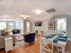 Talo, useita sänkyjä (Sundial Inn) | Olohuone