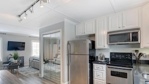 Condo, Plusieurs lits (Broughton Deco) | Cuisine privée