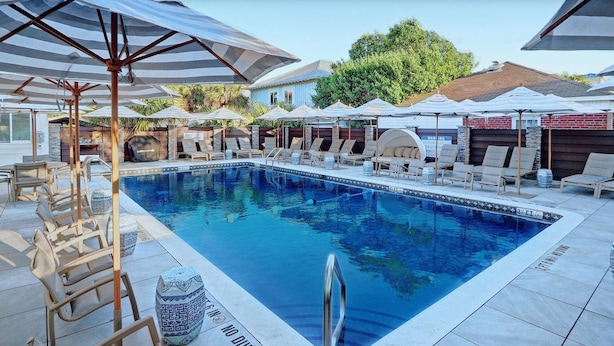 Condo, Plusieurs lits (Broughton Deco) | Piscine