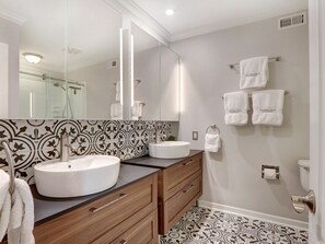 Condo, Multiple Beds (Broughton Deco) | Bathroom