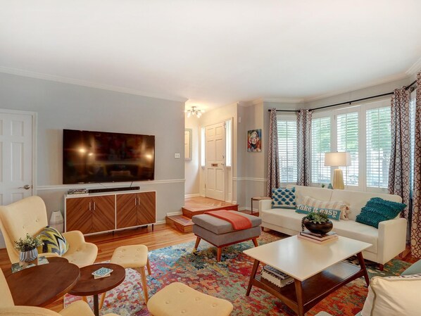Condo, Multiple Beds (Broughton Deco) | Living room