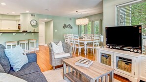 House, Multiple Beds (Oleander Oasis) | Living room - Oleander Oasis (Tybee Island)
