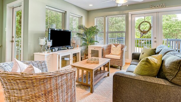 House, Multiple Beds (Oleander Oasis) | Living room - Oleander Oasis (Tybee Island)