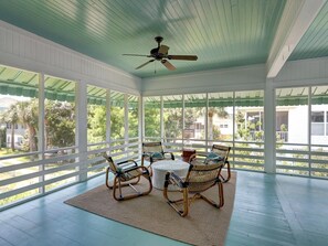 House, Multiple Beds (Elsewhere on Tybee) | Living room