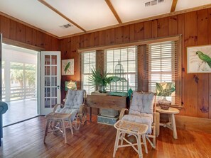 House, Multiple Beds (Elsewhere on Tybee) | Living room
