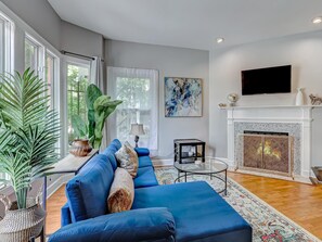 House, Multiple Beds (Hunter's Knoll) | Living room