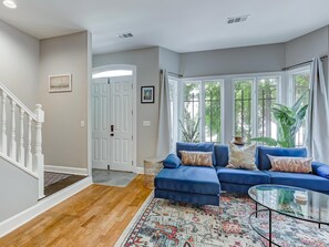 House, Multiple Beds (Hunter's Knoll) | Living room - Hunter's Knoll (Savannah)