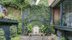 Townhouse (The Red Door Estate on Monterey) | Overnattingsstedets uteområder