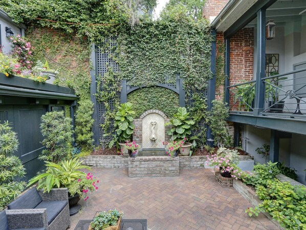 Casa de ciudad (The Red Door Estate on Monterey) | Áreas de la propiedad
