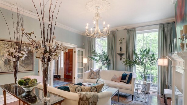 Townhouse (The Red Door Estate on Monterey) | Oppholdsrom